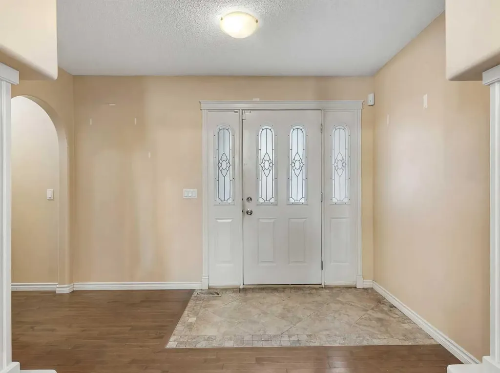 60 Sherwood Way NW Calgary AB T3B 1M7
