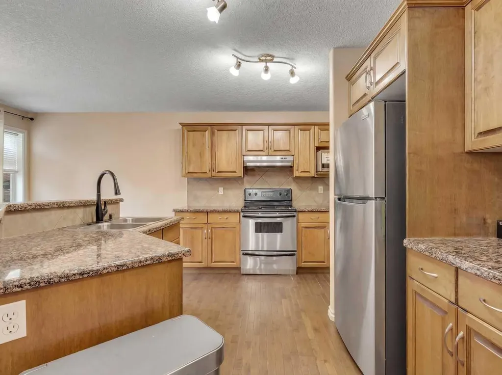 60 Sherwood Way NW Calgary AB T3B 1M7