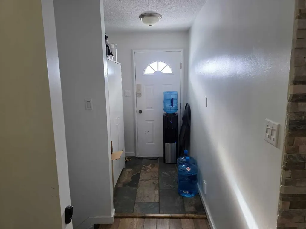 10853 99 Avenue Grande Cache AB T0E 0Y0
