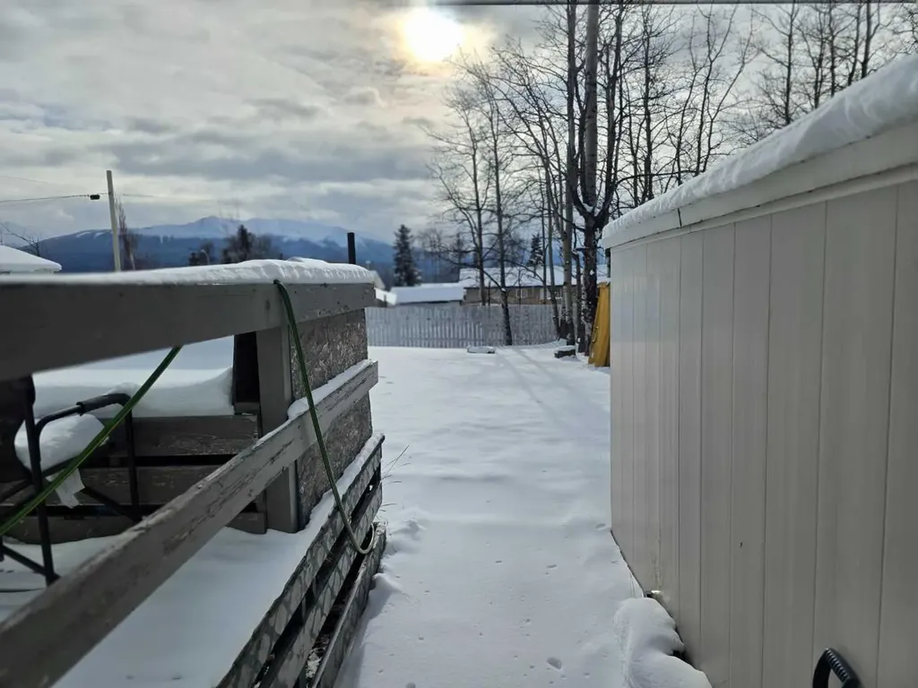 10853 99 Avenue Grande Cache AB T0E 0Y0