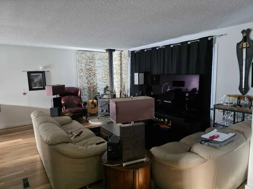 10853 99 Avenue Grande Cache AB T0E 0Y0
