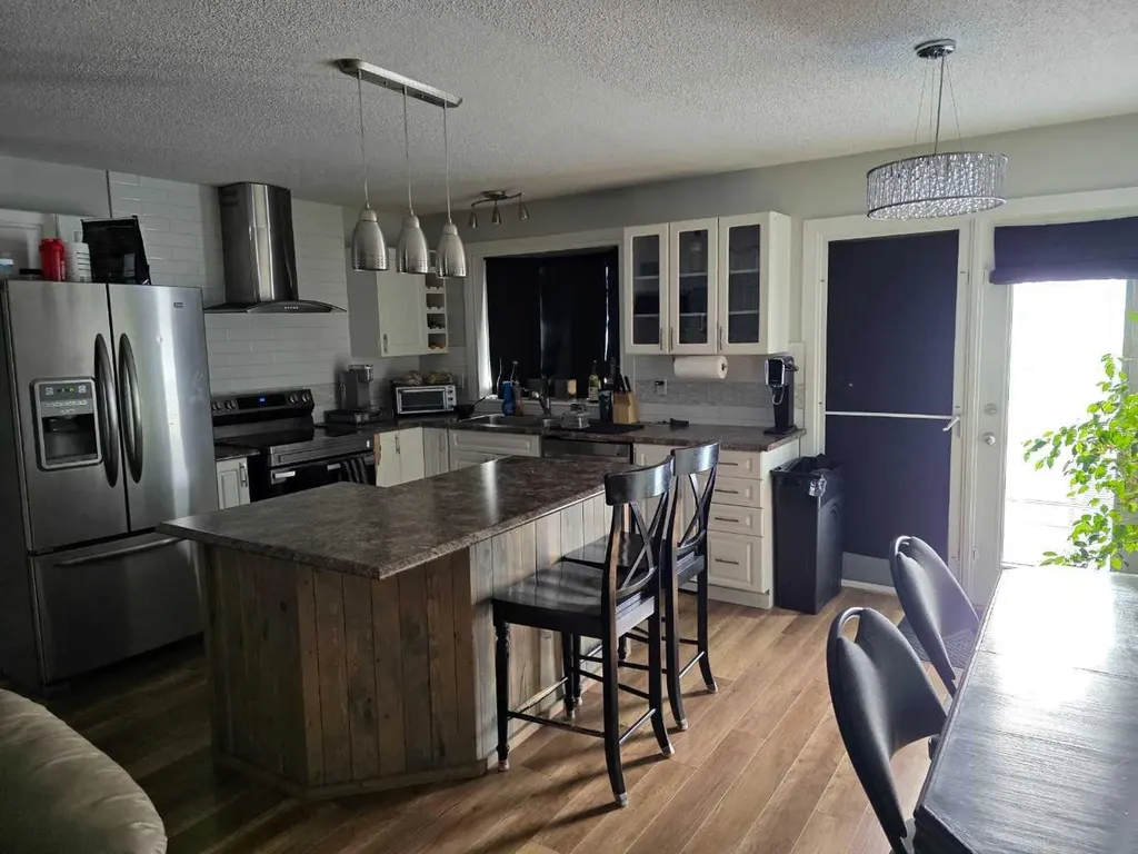 10853 99 Avenue Grande Cache AB T0E 0Y0