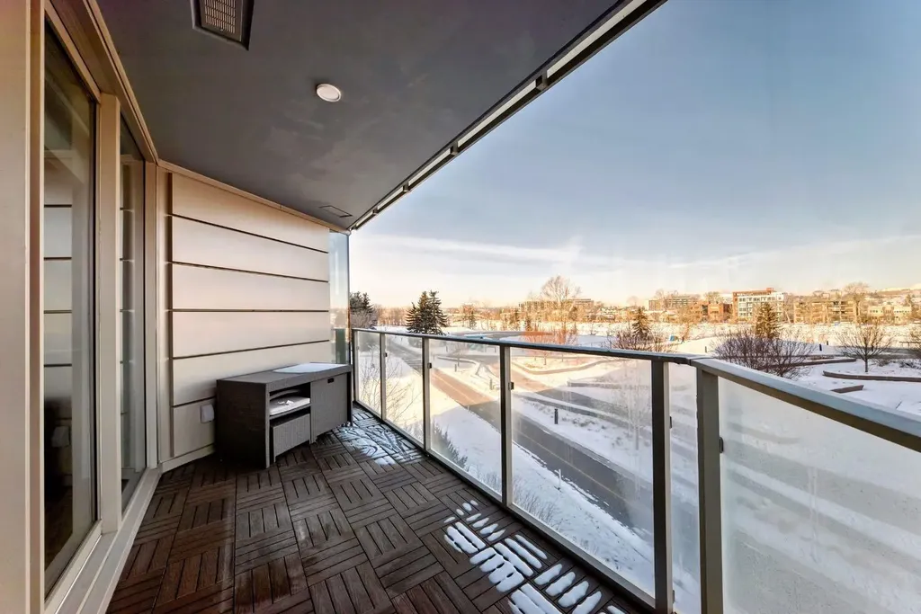 738 1 Avenue SW Calgary AB T2P 5G8