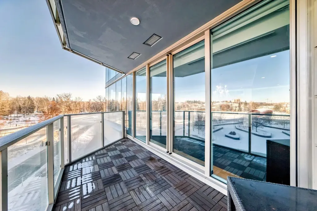 738 1 Avenue SW Calgary AB T2P 5G8