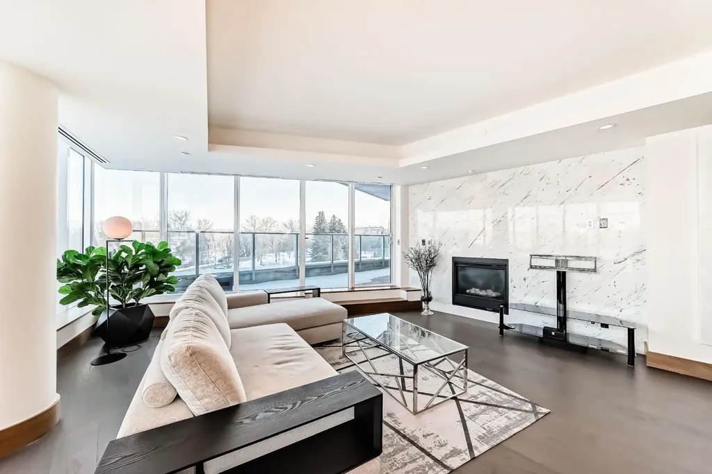 738 1 Avenue SW Calgary AB T2P 5G8