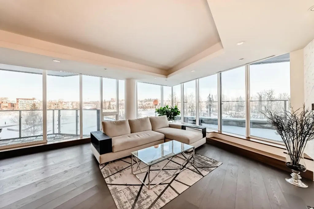 738 1 Avenue SW Calgary AB T2P 5G8