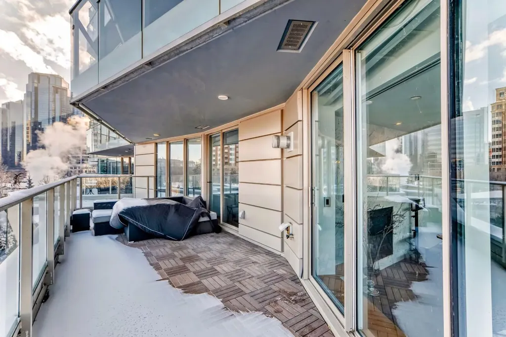 738 1 Avenue SW Calgary AB T2P 5G8