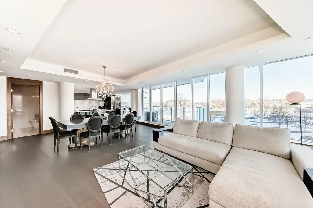 738 1 Avenue SW Calgary AB T2P 5G8