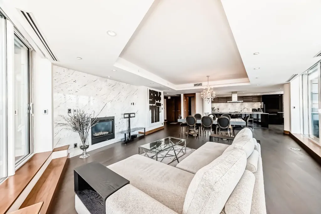 738 1 Avenue SW Calgary AB T2P 5G8