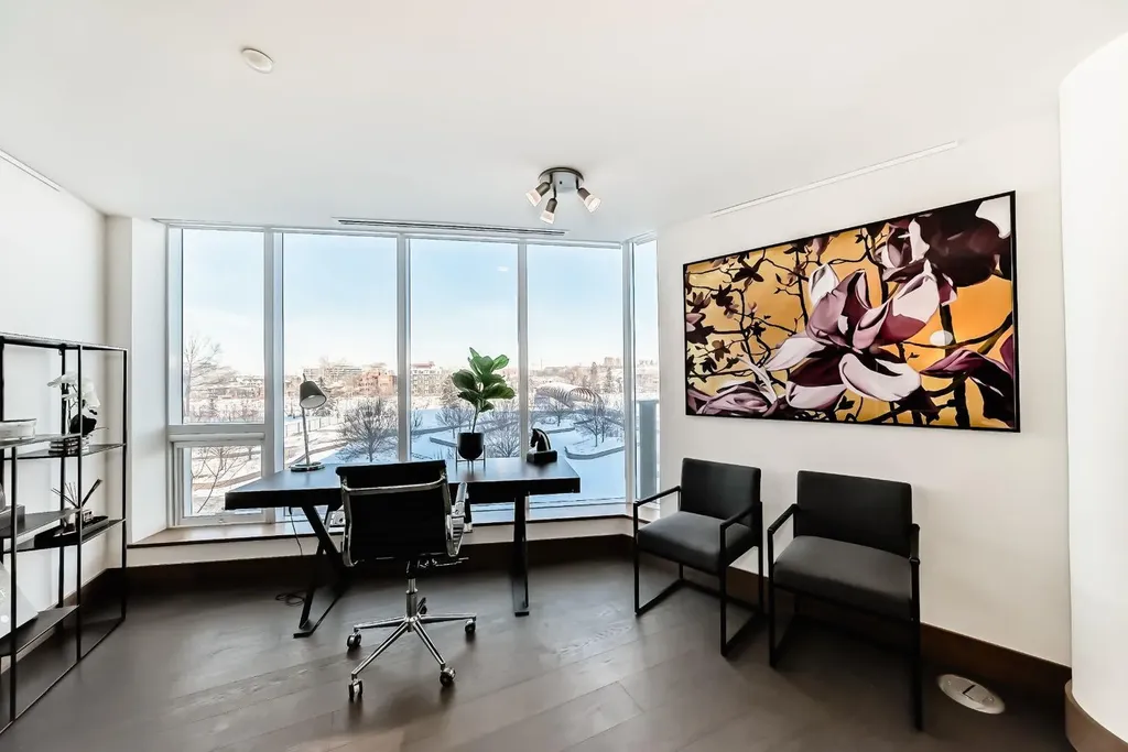 738 1 Avenue SW Calgary AB T2P 5G8