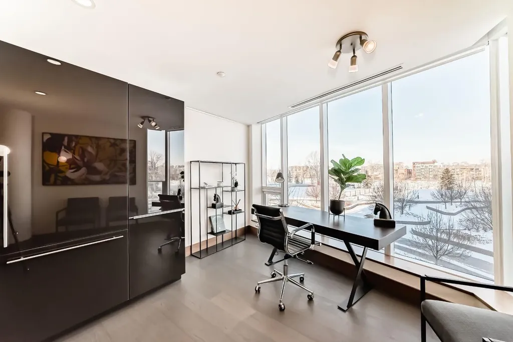 738 1 Avenue SW Calgary AB T2P 5G8