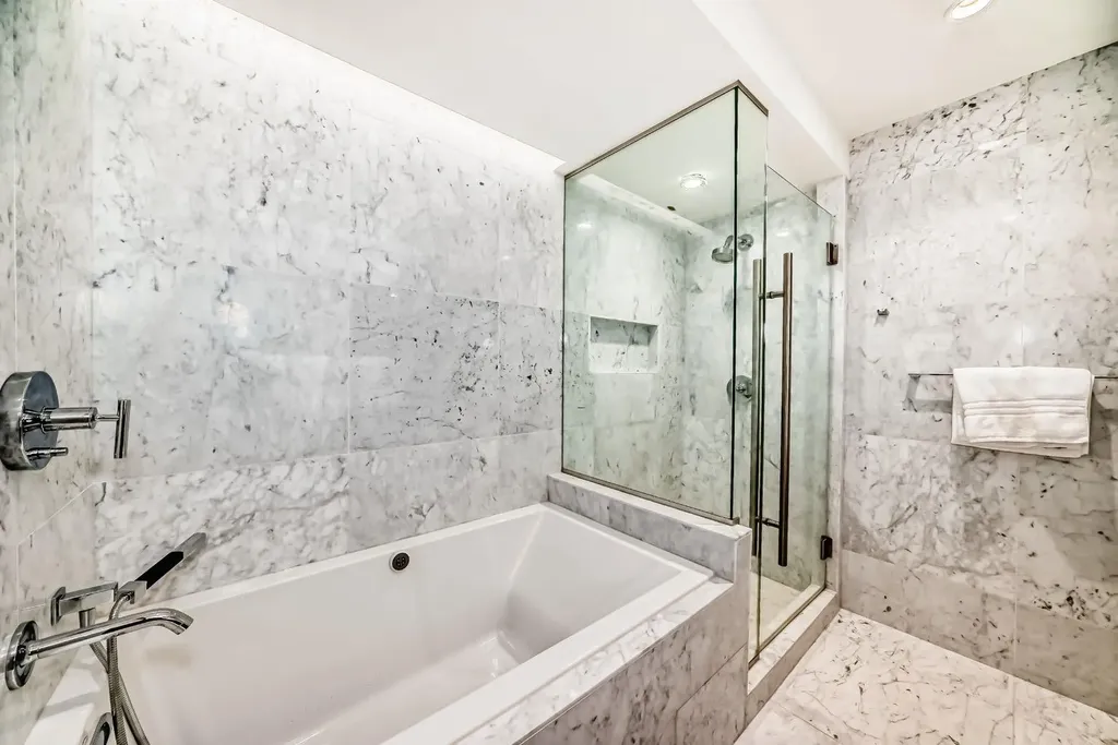 738 1 Avenue SW Calgary AB T2P 5G8