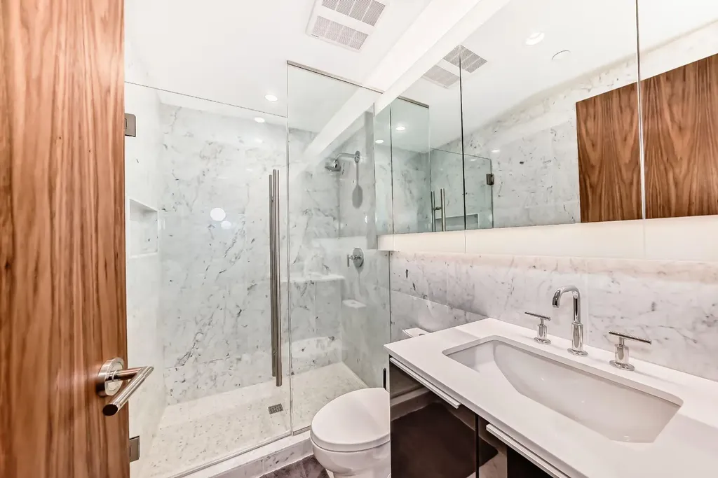 738 1 Avenue SW Calgary AB T2P 5G8