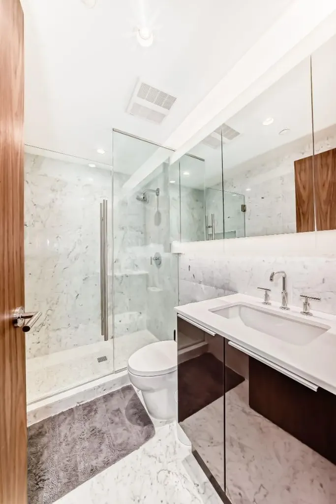 738 1 Avenue SW Calgary AB T2P 5G8