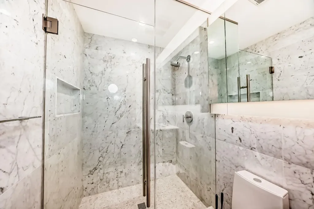738 1 Avenue SW Calgary AB T2P 5G8