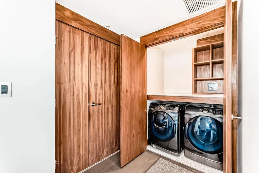 738 1 Avenue SW Calgary AB T2P 5G8