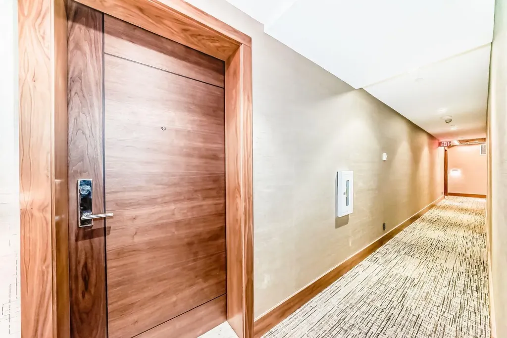 738 1 Avenue SW Calgary AB T2P 5G8