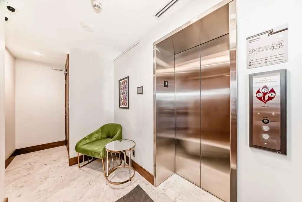 738 1 Avenue SW Calgary AB T2P 5G8