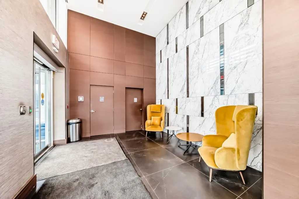 738 1 Avenue SW Calgary AB T2P 5G8