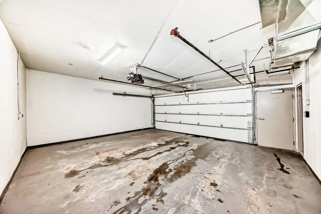 738 1 Avenue SW Calgary AB T2P 5G8