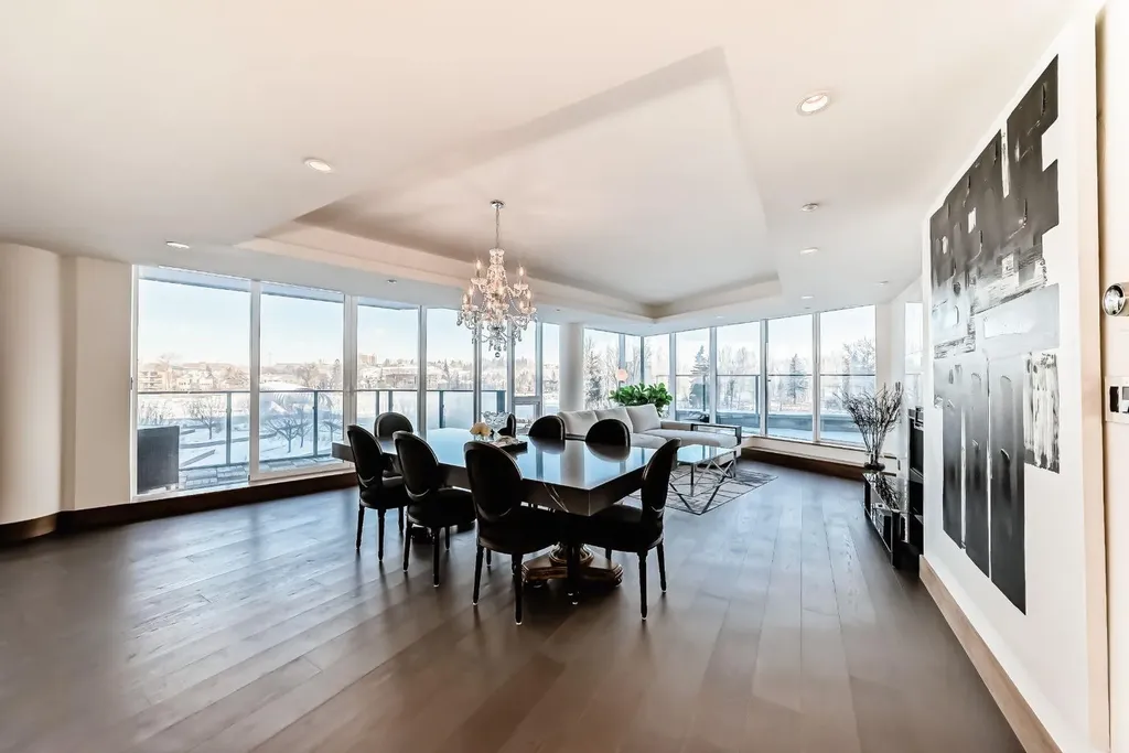 738 1 Avenue SW Calgary AB T2P 5G8