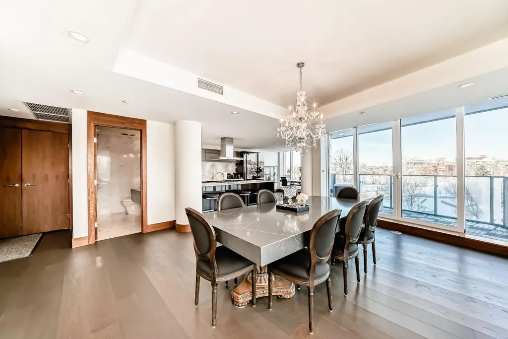 738 1 Avenue SW Calgary AB T2P 5G8