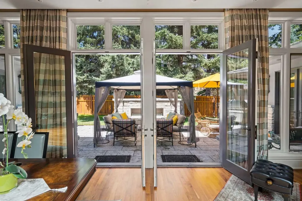 1020 Bel-aire Drive Calgary AB T2V 2B9
