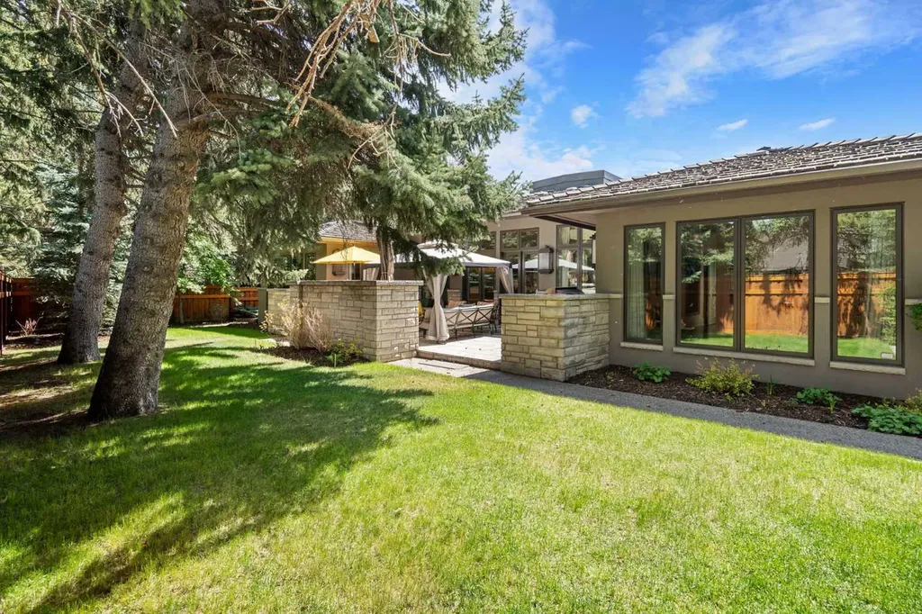 1020 Bel-aire Drive Calgary AB T2V 2B9