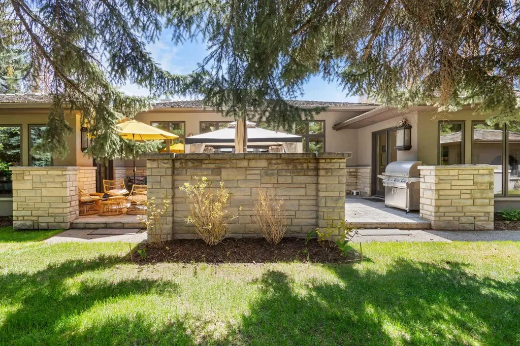 1020 Bel-aire Drive Calgary AB T2V 2B9