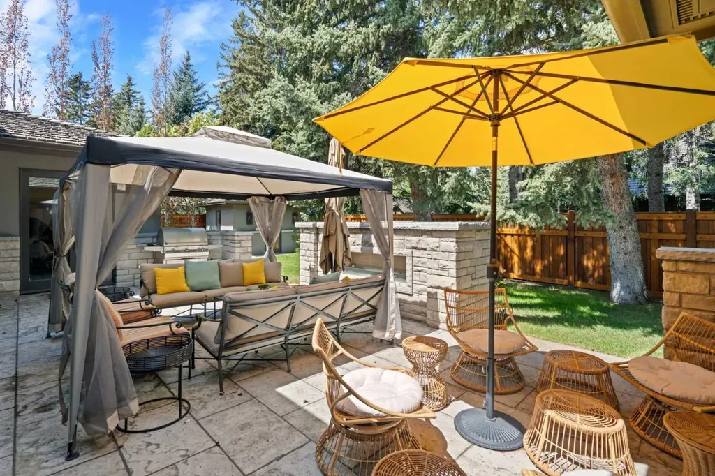 1020 Bel-aire Drive Calgary AB T2V 2B9