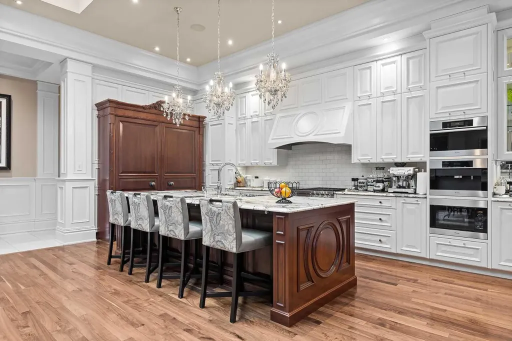 1020 Bel-aire Drive Calgary AB T2V 2B9