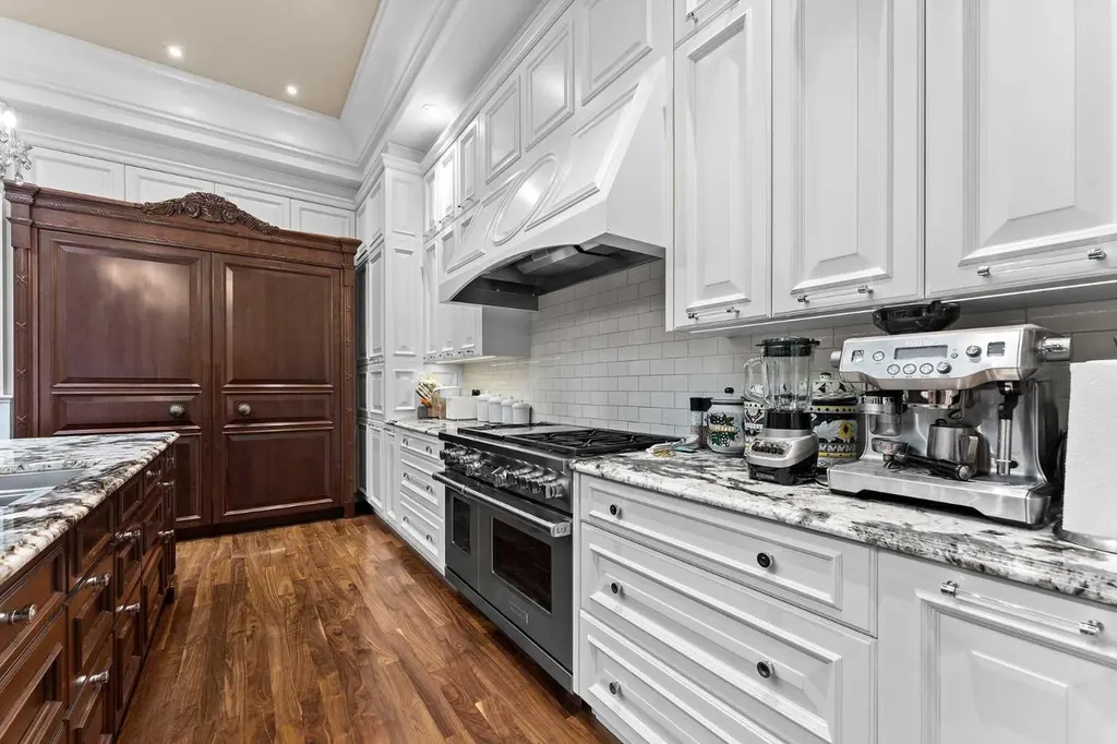 1020 Bel-aire Drive Calgary AB T2V 2B9