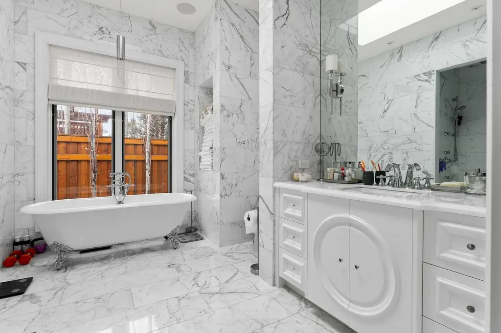 1020 Bel-aire Drive Calgary AB T2V 2B9