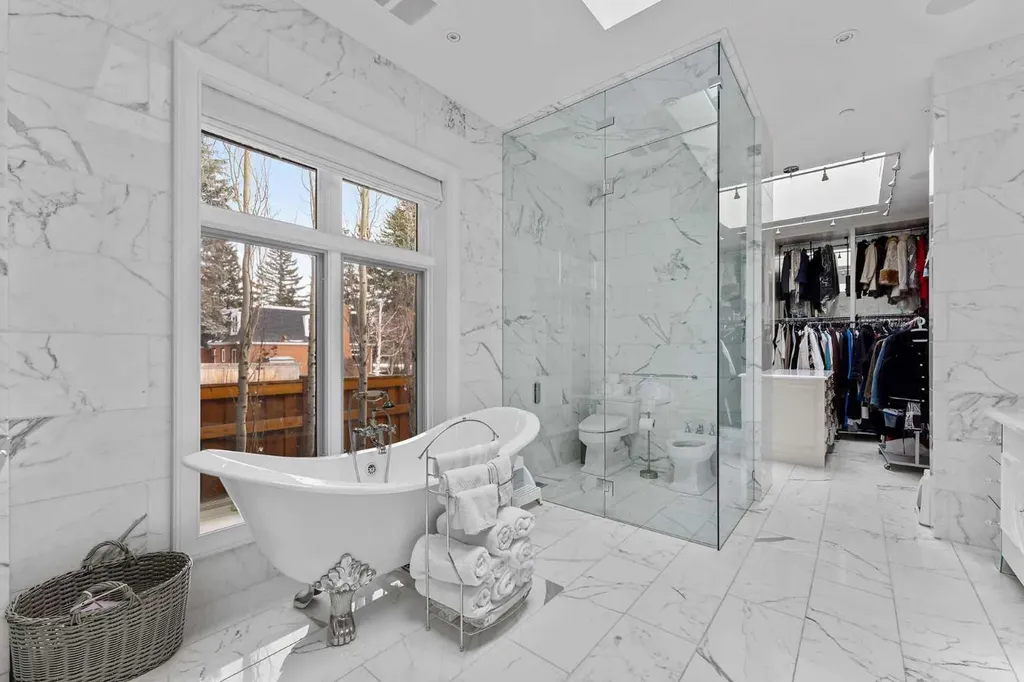 1020 Bel-aire Drive Calgary AB T2V 2B9