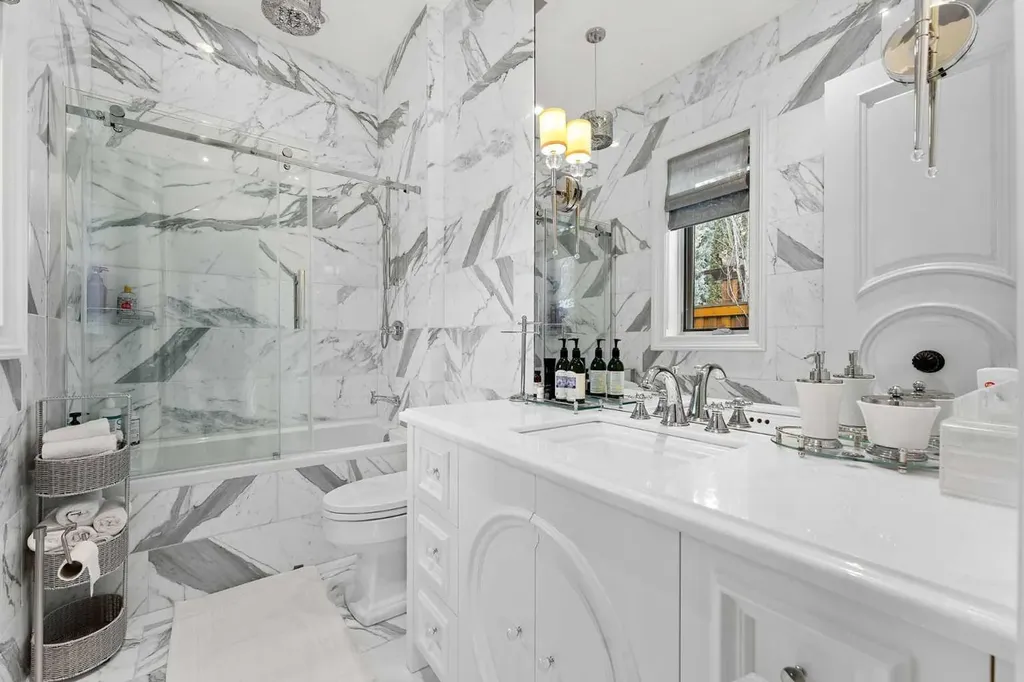 1020 Bel-aire Drive Calgary AB T2V 2B9