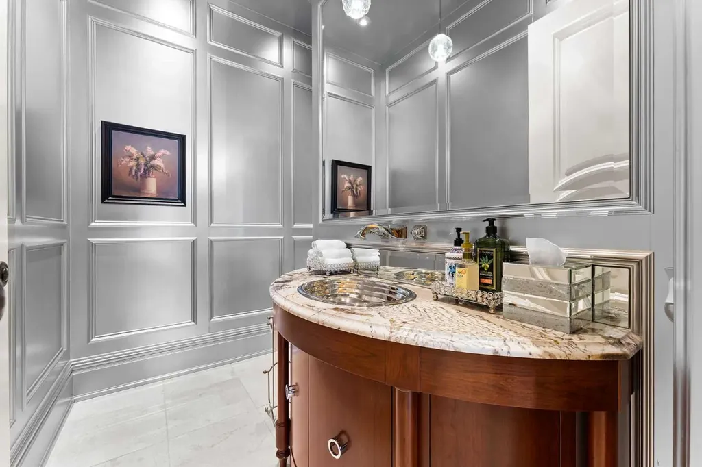 1020 Bel-aire Drive Calgary AB T2V 2B9