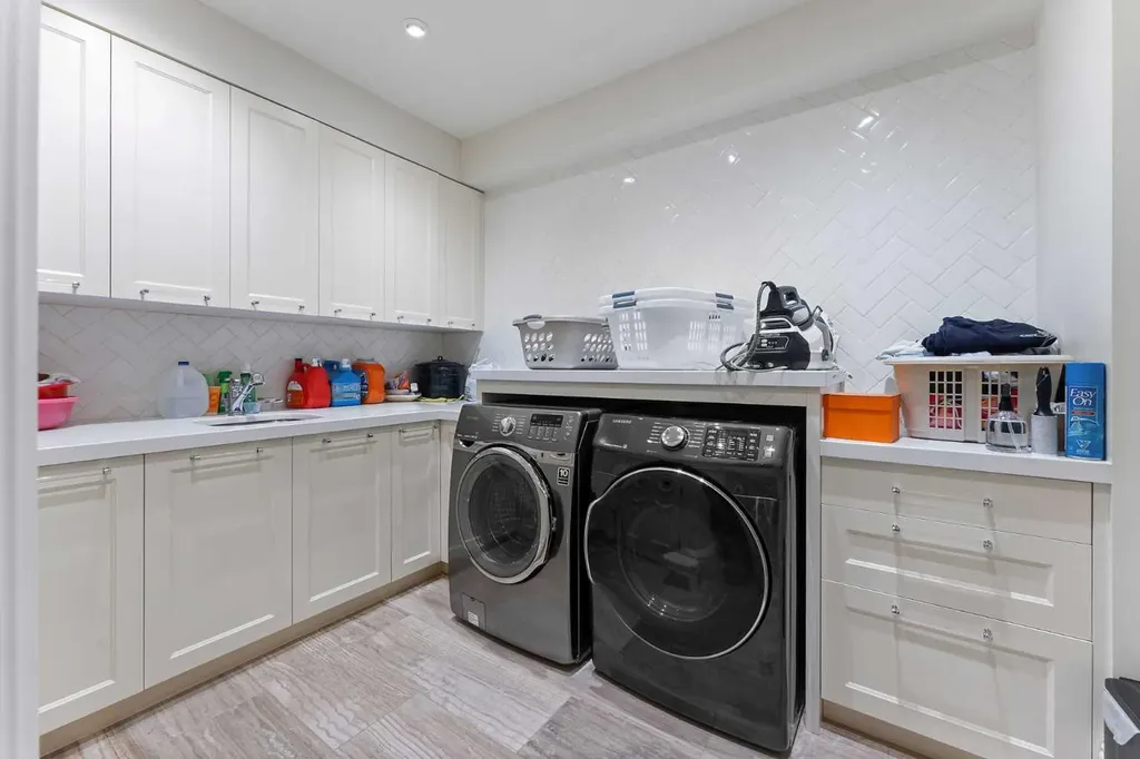 1020 Bel-aire Drive Calgary AB T2V 2B9