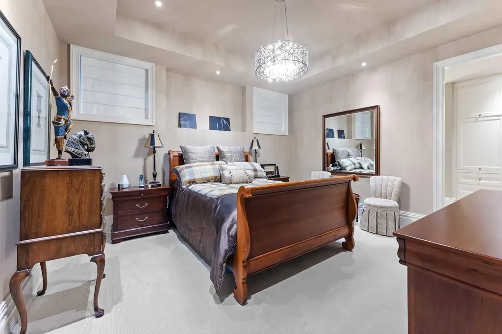 1020 Bel-aire Drive Calgary AB T2V 2B9
