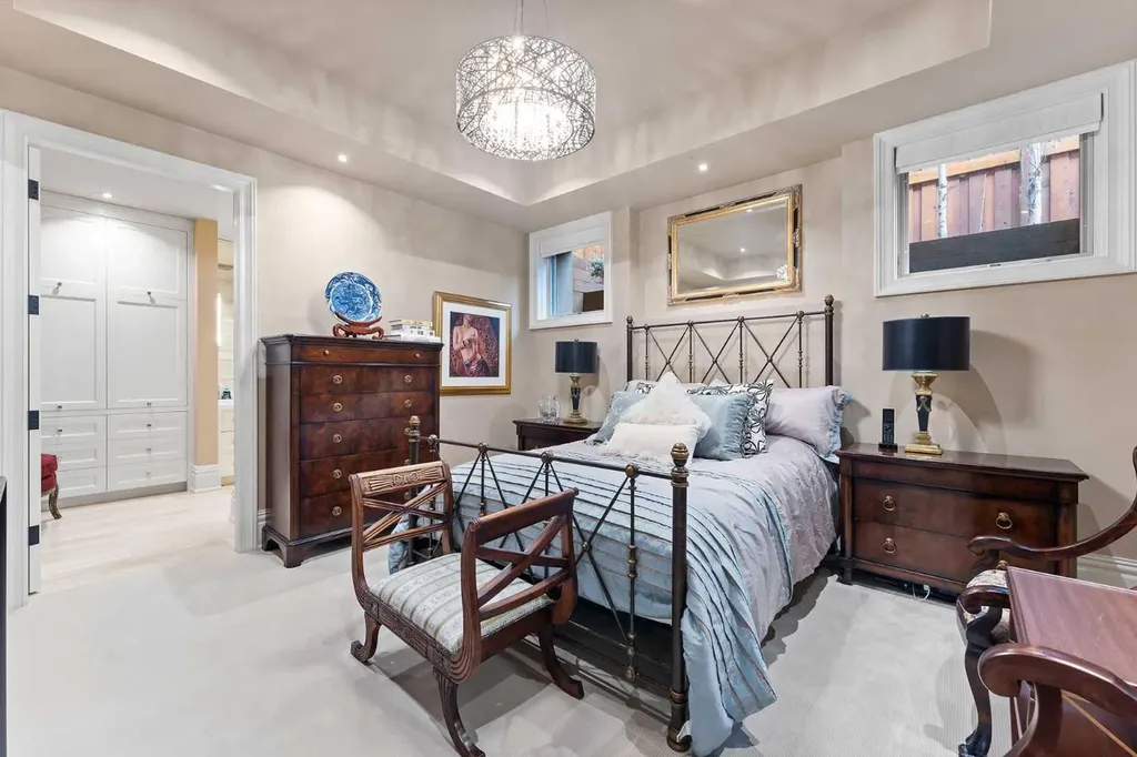 1020 Bel-aire Drive Calgary AB T2V 2B9