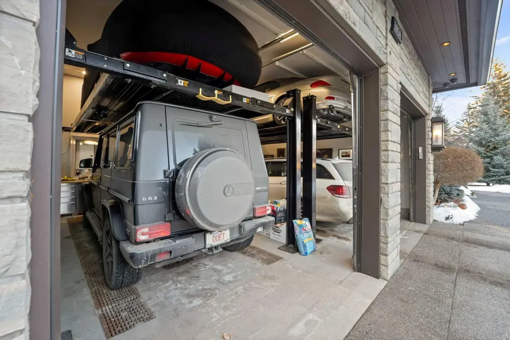 1020 Bel-aire Drive Calgary AB T2V 2B9