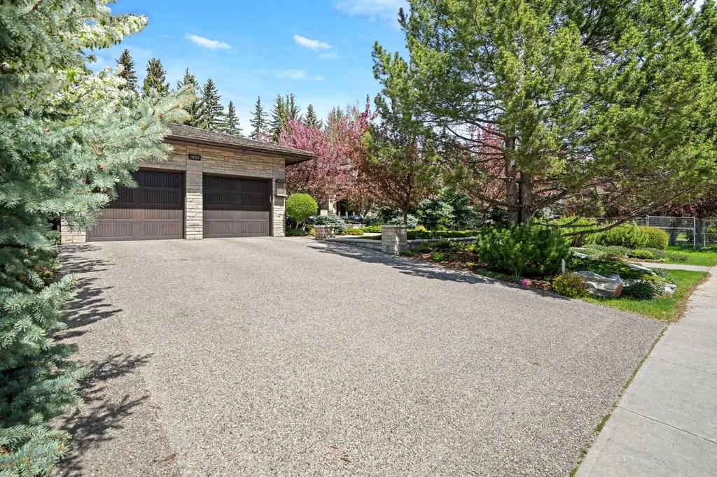 1020 Bel-aire Drive Calgary AB T2V 2B9