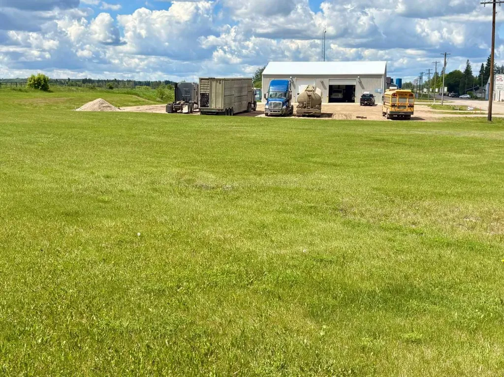 5101 49 Avenue Dewberry AB T0B 1G0