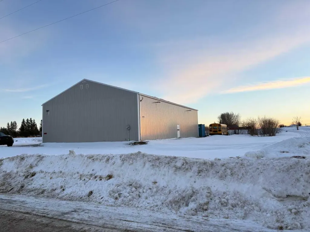 5101 49 Avenue Dewberry AB T0B 1G0