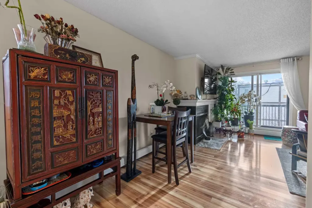 305 25 Avenue SW Calgary AB T2S 0L8
