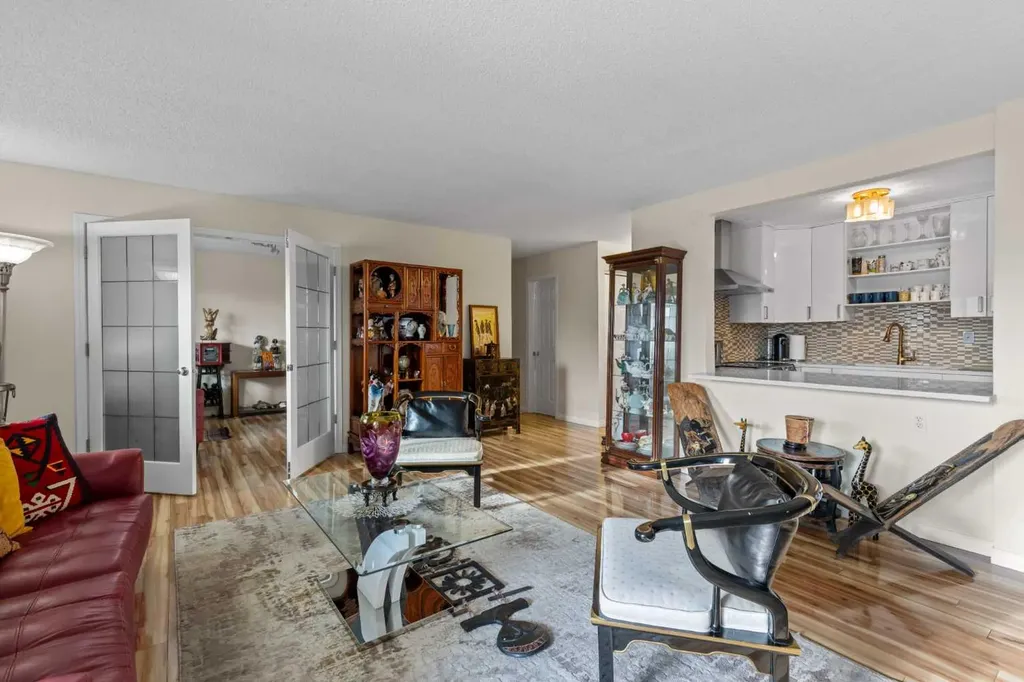 305 25 Avenue SW Calgary AB T2S 0L8