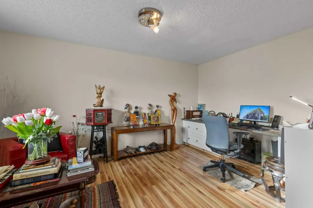 305 25 Avenue SW Calgary AB T2S 0L8
