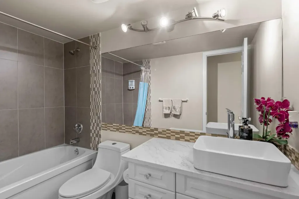 305 25 Avenue SW Calgary AB T2S 0L8