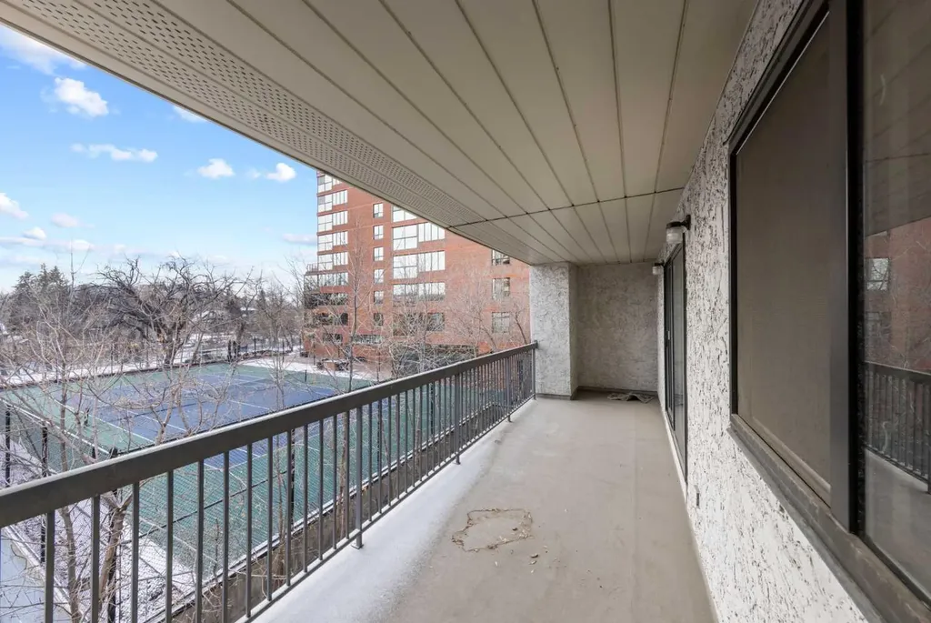 305 25 Avenue SW Calgary AB T2S 0L8