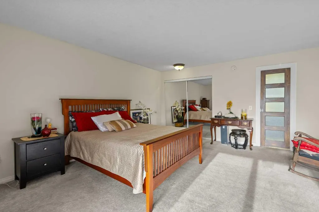 305 25 Avenue SW Calgary AB T2S 0L8