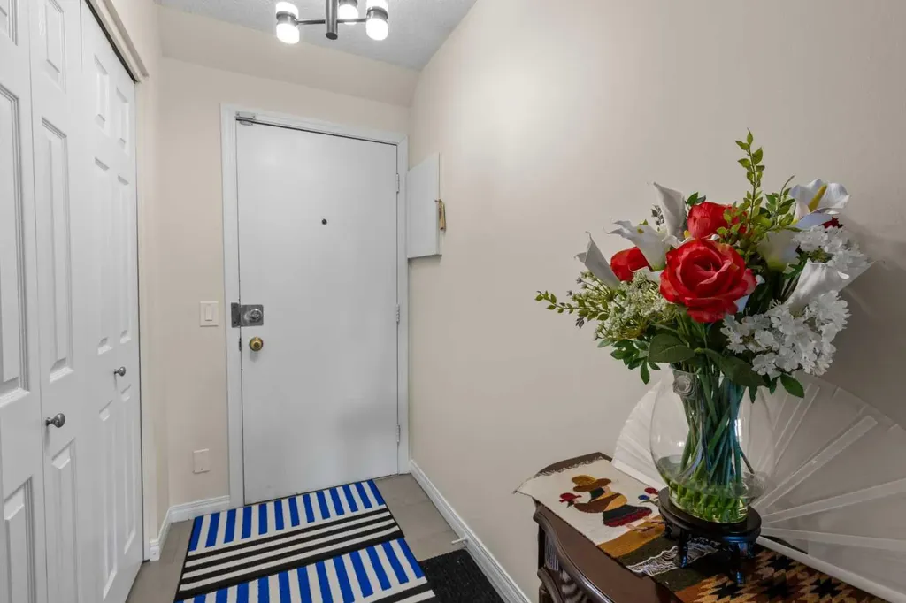 305 25 Avenue SW Calgary AB T2S 0L8
